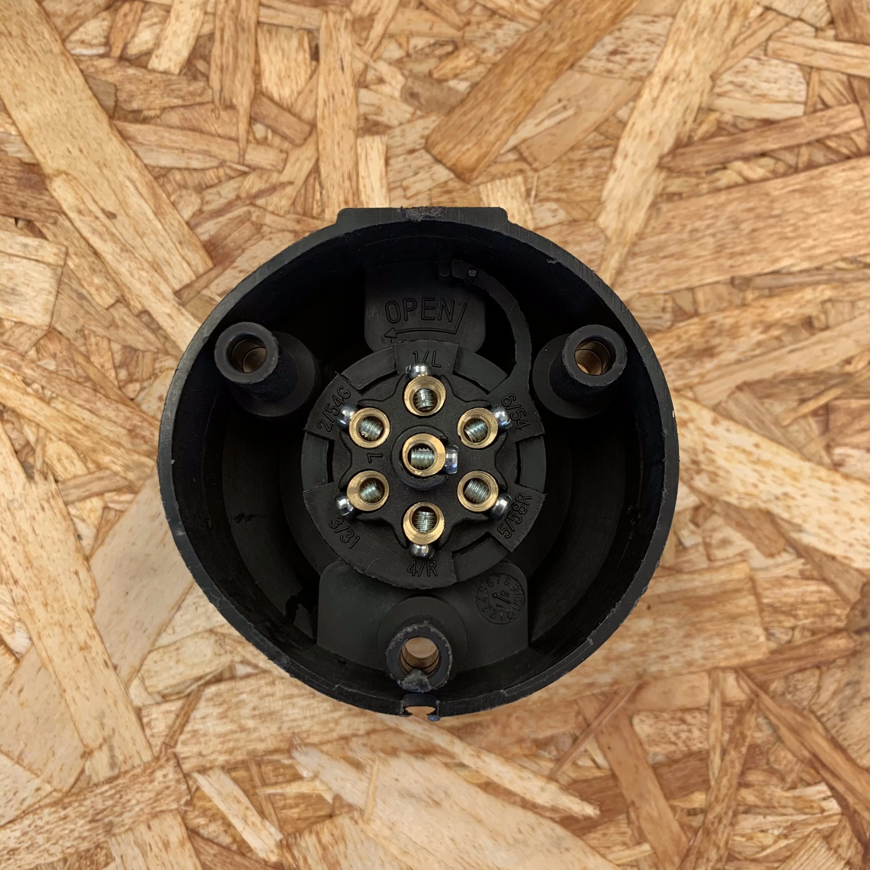 12N 7 Pole Plastic Trailer Socket