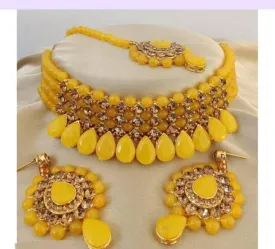 Alloy jewel set with yellow beads and stone hangings| MANATH