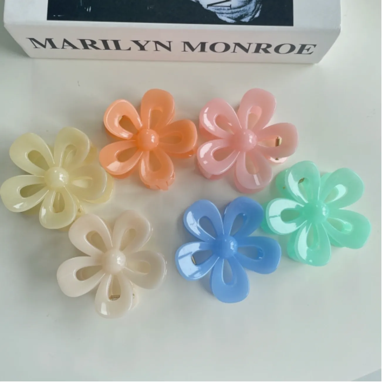 FIANA Flower hair claws