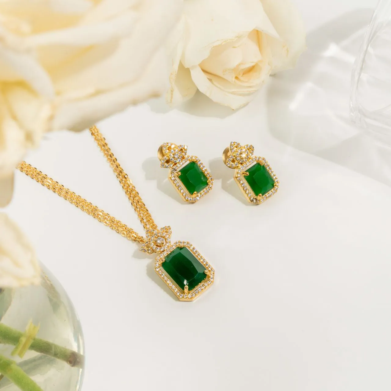 Karuna Nagma Pendant  Set